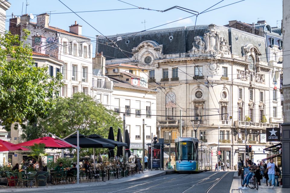 25012055 apidae fiche slider